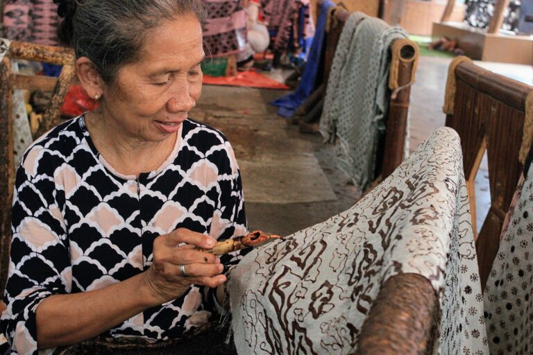 File:Batik Artisan Applying Wax with Canting in Trusmi Cirebon Indonesia.jpg